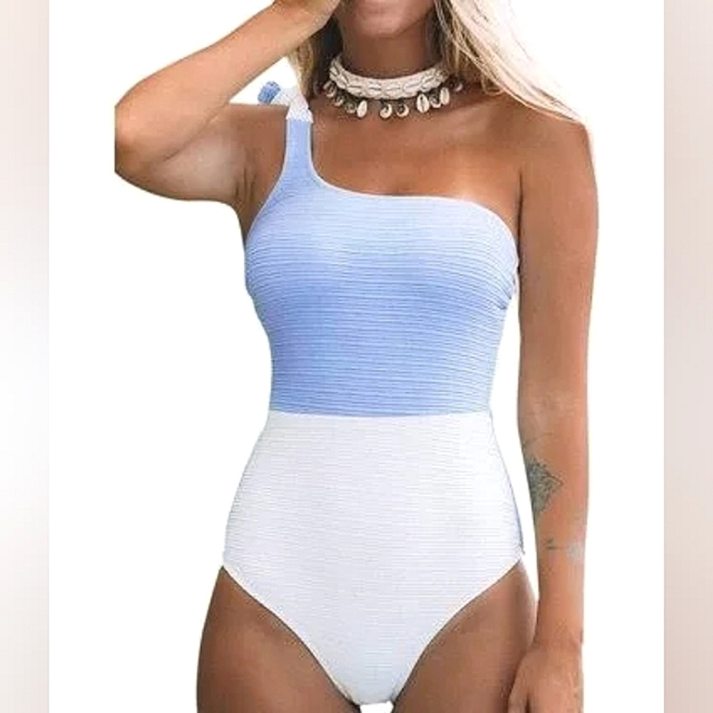 CUPSHE BLUE AND WHITE COLOR-BLOCK ONE SHOULDER SWIMSUIT SIZE SMALL NWT